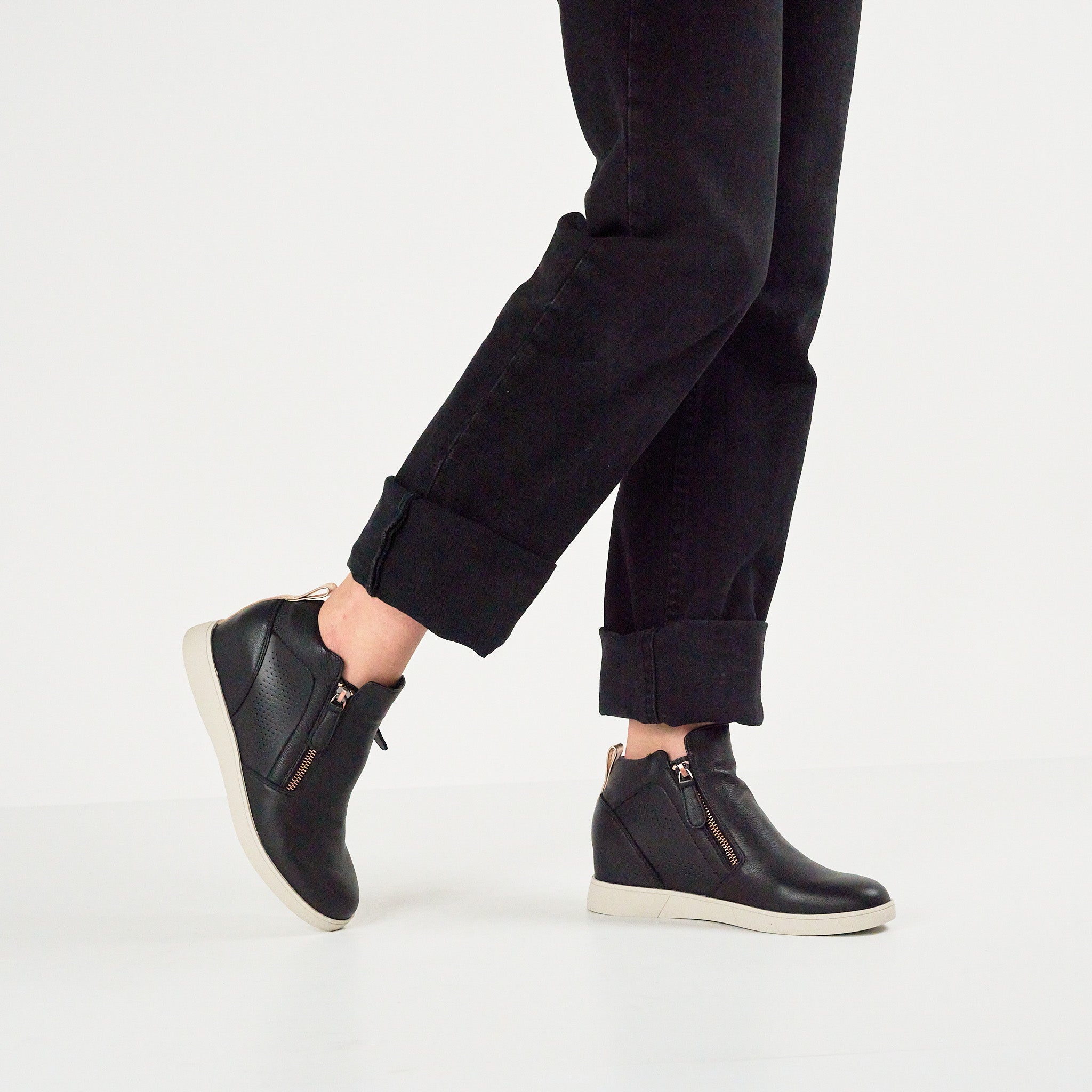 Isabel Marant Pre-Loved ISABEL MARANT Leather Wedge Sneakers 2024 | Buy  Isabel Marant Online | ZALORA Hong Kong